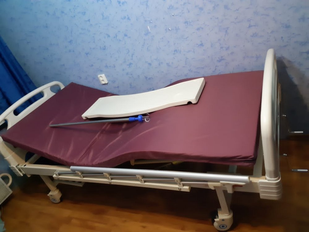 Функциональная кровать для лежачих больных с электроприводом для дома