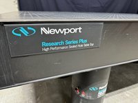 Оптический стол Newport Research Series Plus размером 4x8x8 дюймов с ножками-изоляторами ламинарного потока I-2000.
