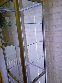 Продам стеклянную витрину и рекламную стойку