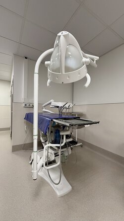 Стоматологическая стойка Chiromega 654 s.r.o., совмещенная со стоматологическим столом