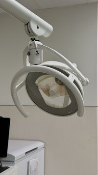 Стоматологическая стойка Chiromega 654 s.r.o., совмещенная со стоматологическим столом