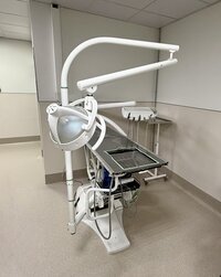 Стоматологическая стойка Chiromega 654 s.r.o., совмещенная со стоматологическим столом