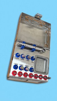 Набор хирургических инструментов для имплантации зубов (или костной хирургии)